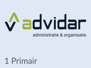 Primair logo Advidar in blauw en groen met onderschrift administratie & organisatie