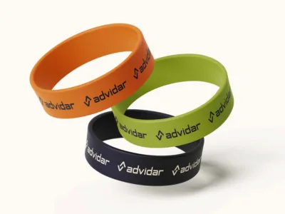 Bandjes met het logo van Advidar in 1 kleur voor evenementen